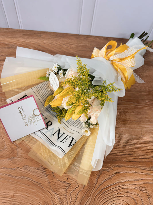 RAMO DE TULIPANES Y ROSAS