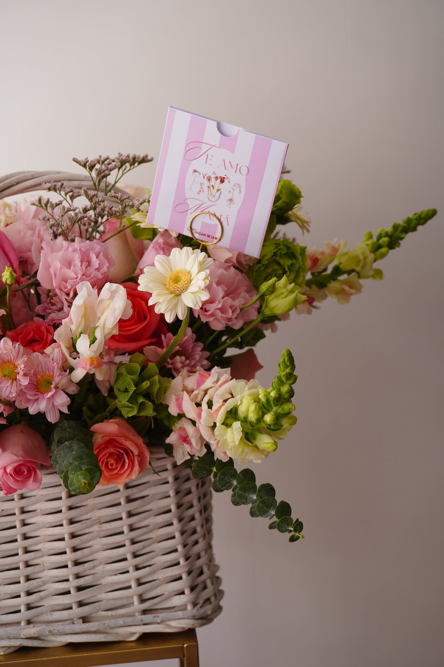 Canasta floral estilo coreana en tonos pastel