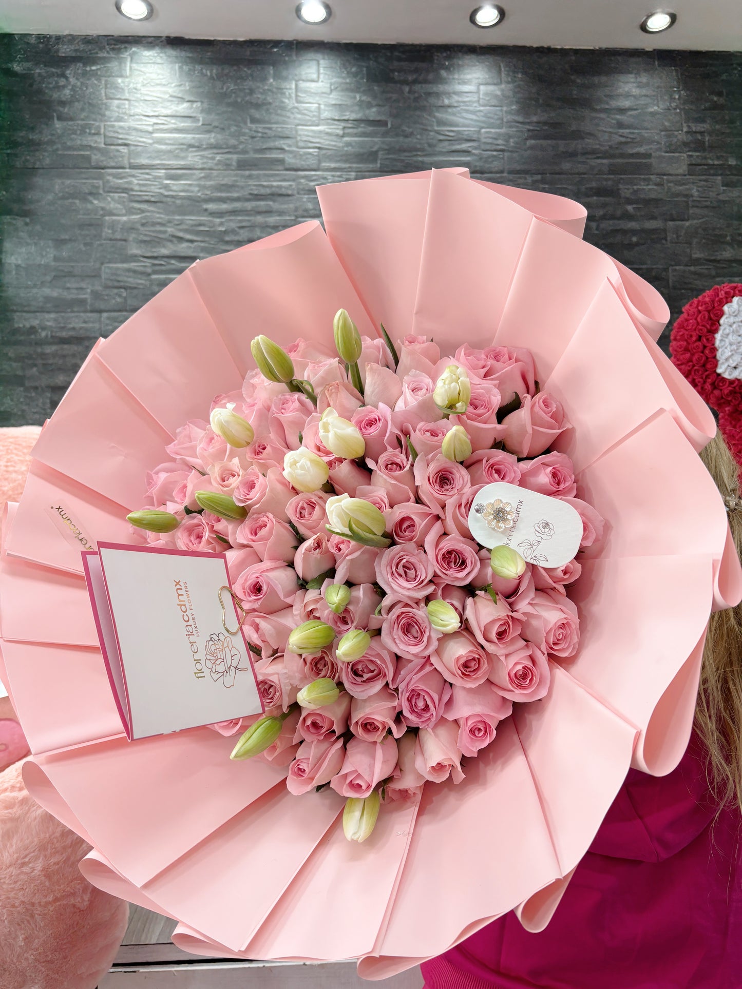 TULIPANES & ROSAS BOUQUET