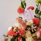 Arreglo floral en base de talavera con rosas blancas y rosas colección Virreina