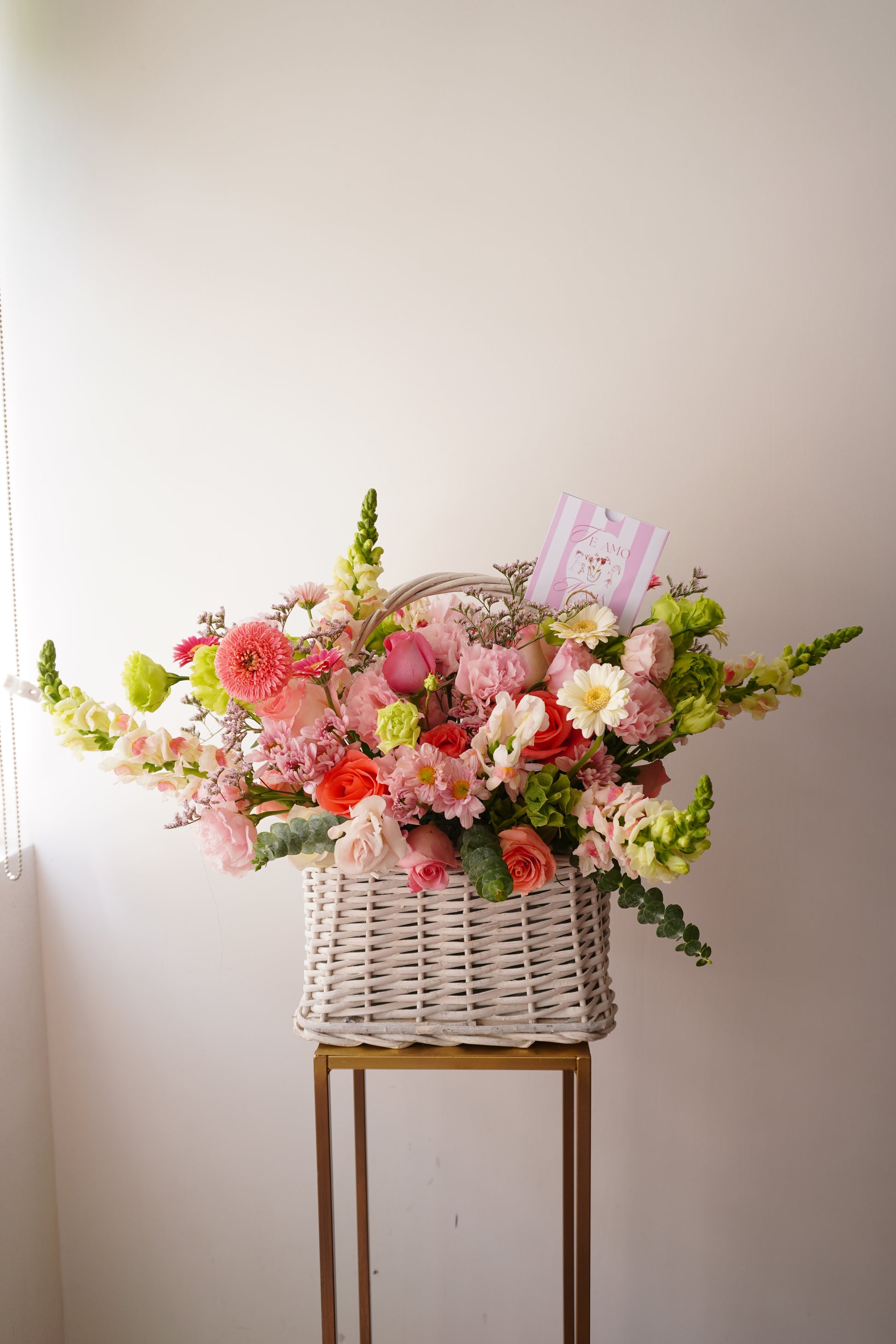 Canasta floral estilo coreana en tonos pastel