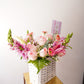Canasta floral mini con flores en colores vibrantes