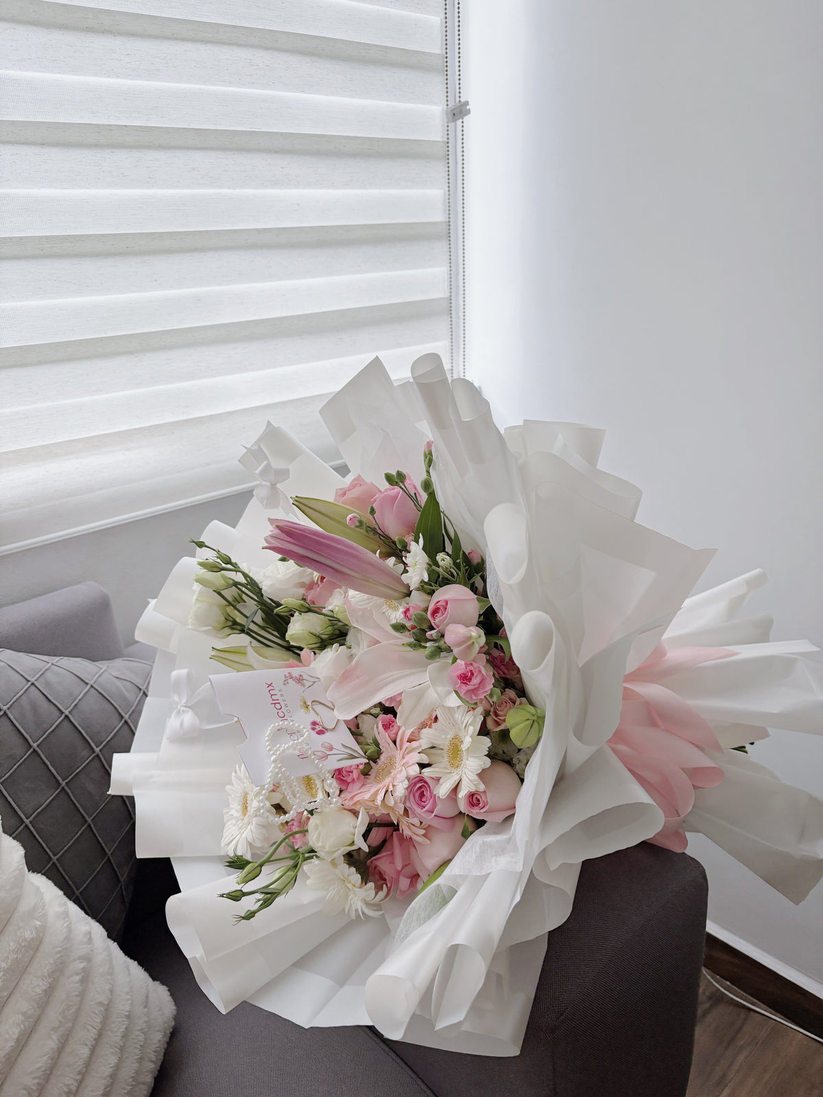 BEIGE BOUQUET