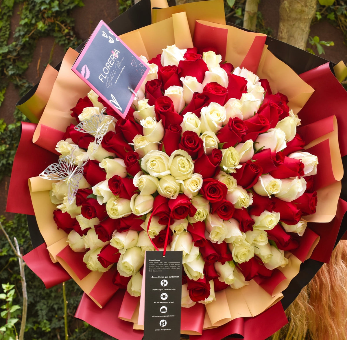 RAMO DE 150 ROSAS
